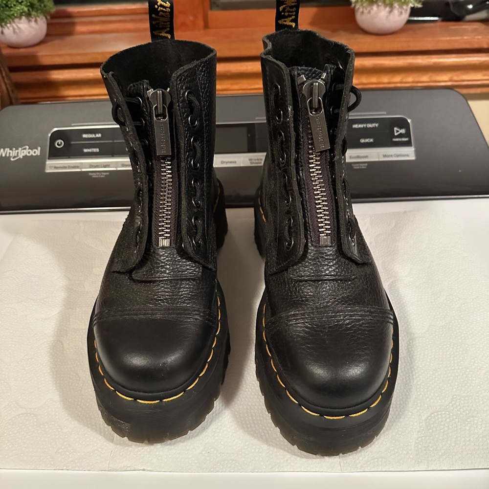 SINCLAIR Dr. Martens US 8-8.5, Black Leather Combat Boots, Zip-Up, Doc Martens